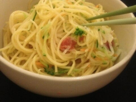 和の酸味！細切り野菜の梅パスタ